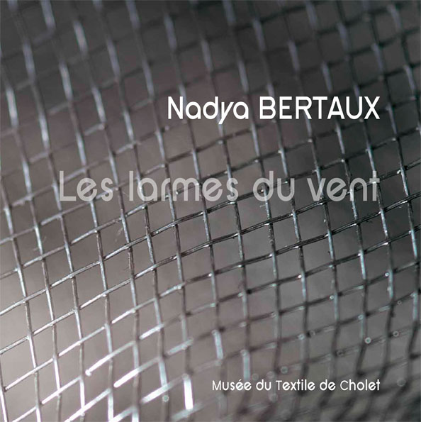 Nadya BERTAUX - 2014 - Couverture du catalogue de l'exposition de Cholet- - Les larmes du vent Nadya BERTAUX - 2014 - Catalogue de l'exposition de Cholet- - Les larmes du vent