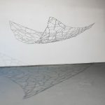 Un fil, une ligne, un souffle A thread, a line, a breath métal, fils d'aluminium 200 x 200 x 200 cm