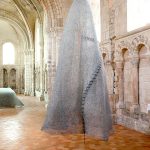 La tunique du vent métal, fils aluminium - cuir 310 x ø 200 cm. ép 4 cm