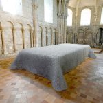 Ici repose le vent métal, fils aluminium 515 x 281 x 85 cm