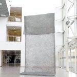Le voile du vent métal, fils aluminium 490 x 260 60 cm