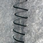 L'enclos du vent métal, fils d'aluminium - cuir 180 x ø 40 cm