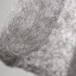 Le manteau du vent métal, fils d'aluminium 180 x 48 x 45 cm
