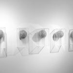 Le silence du vent métal - fils d'aluminium - plexi 29 x 135 x 15 cm